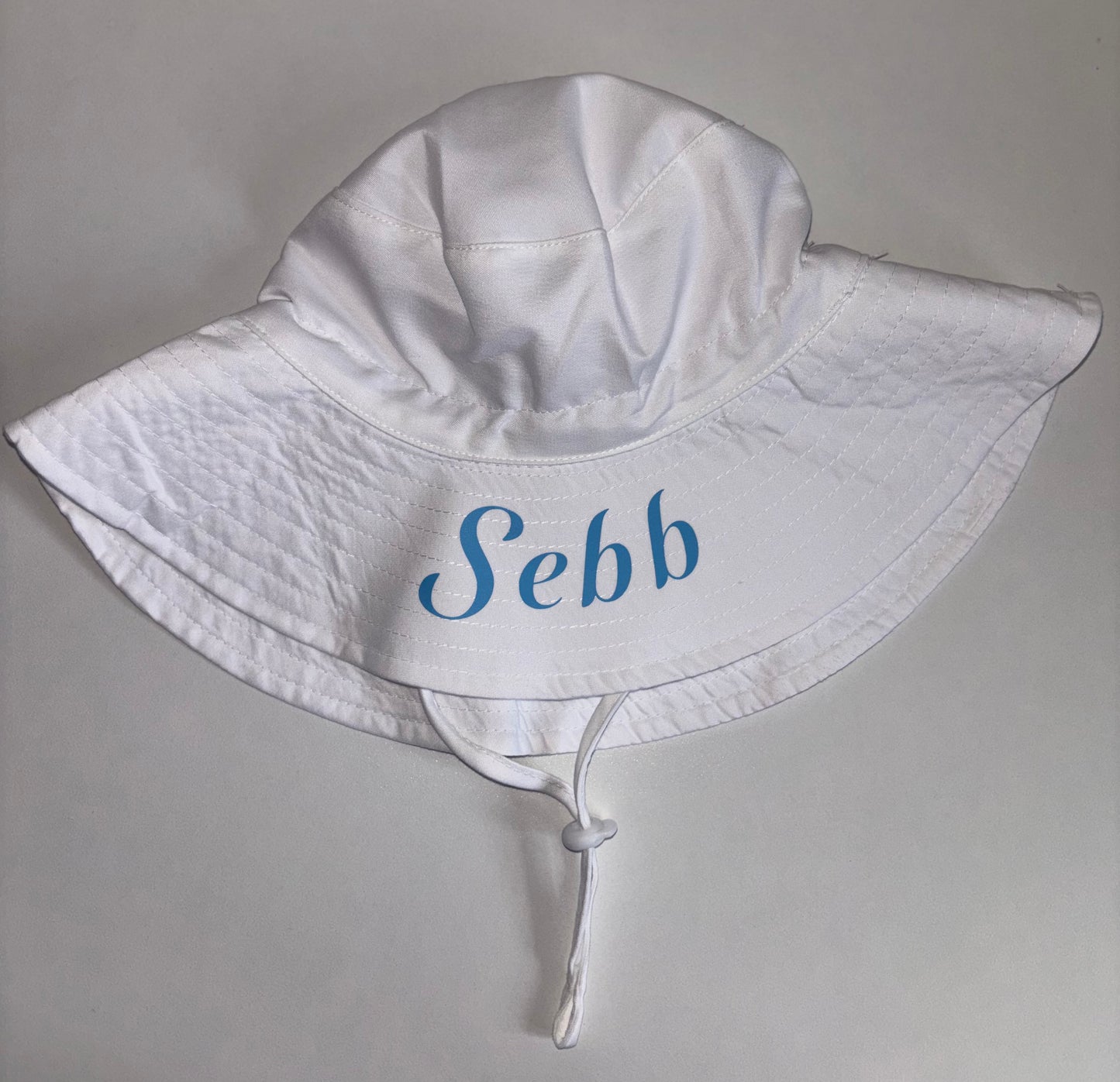 White/blue sunhat 1-3y